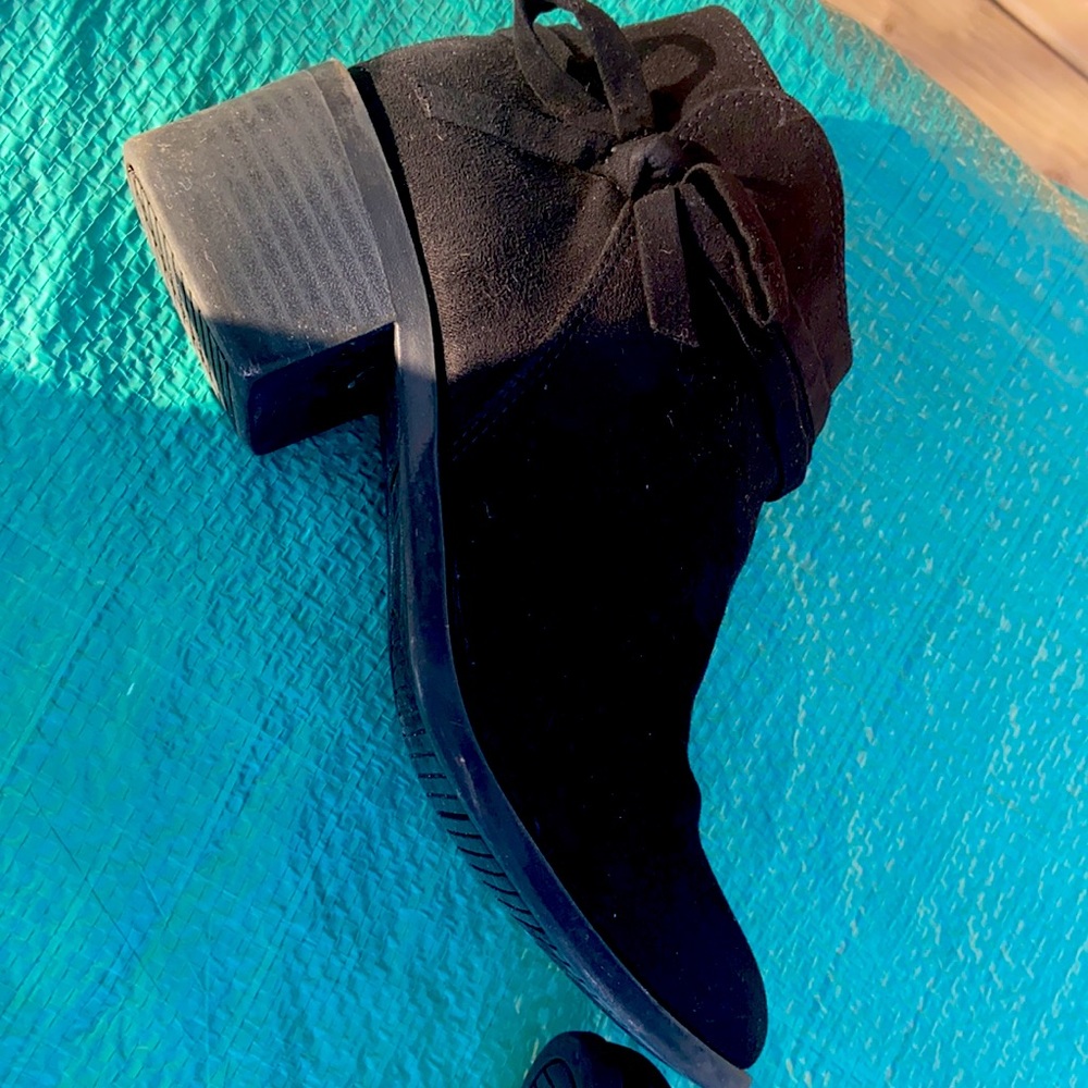 Shoes - Picture 4 of 5